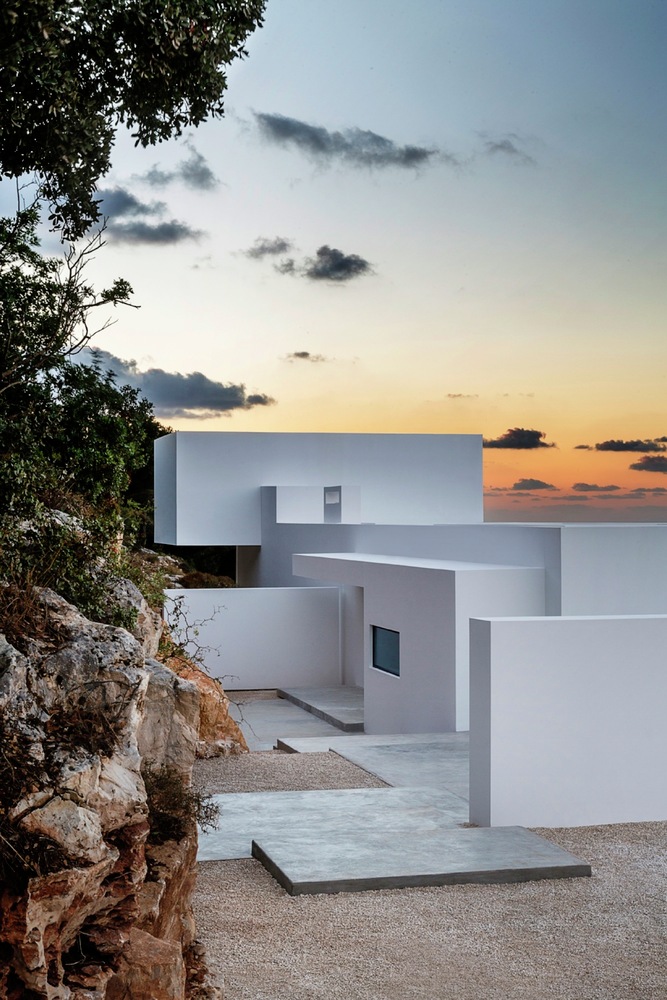 希腊凯法利尼亚岛银色住宅 / Dwek Architectes